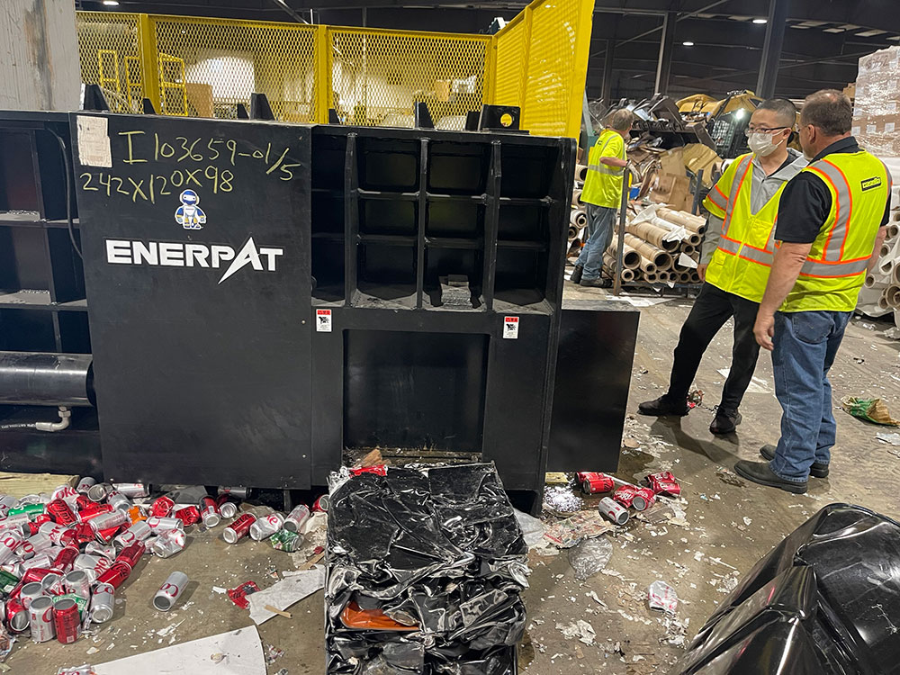 ENERPAT Установлен пресс для пакетирования железного лома