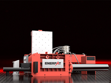 Греческая компания по переработке металла увеличивает производительность с помощью машины для пакетирования стали с крышкой ENERPAT