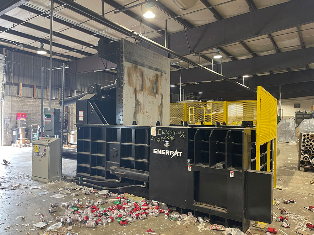 ENERPAT Установлен пресс для пакетирования железного лома